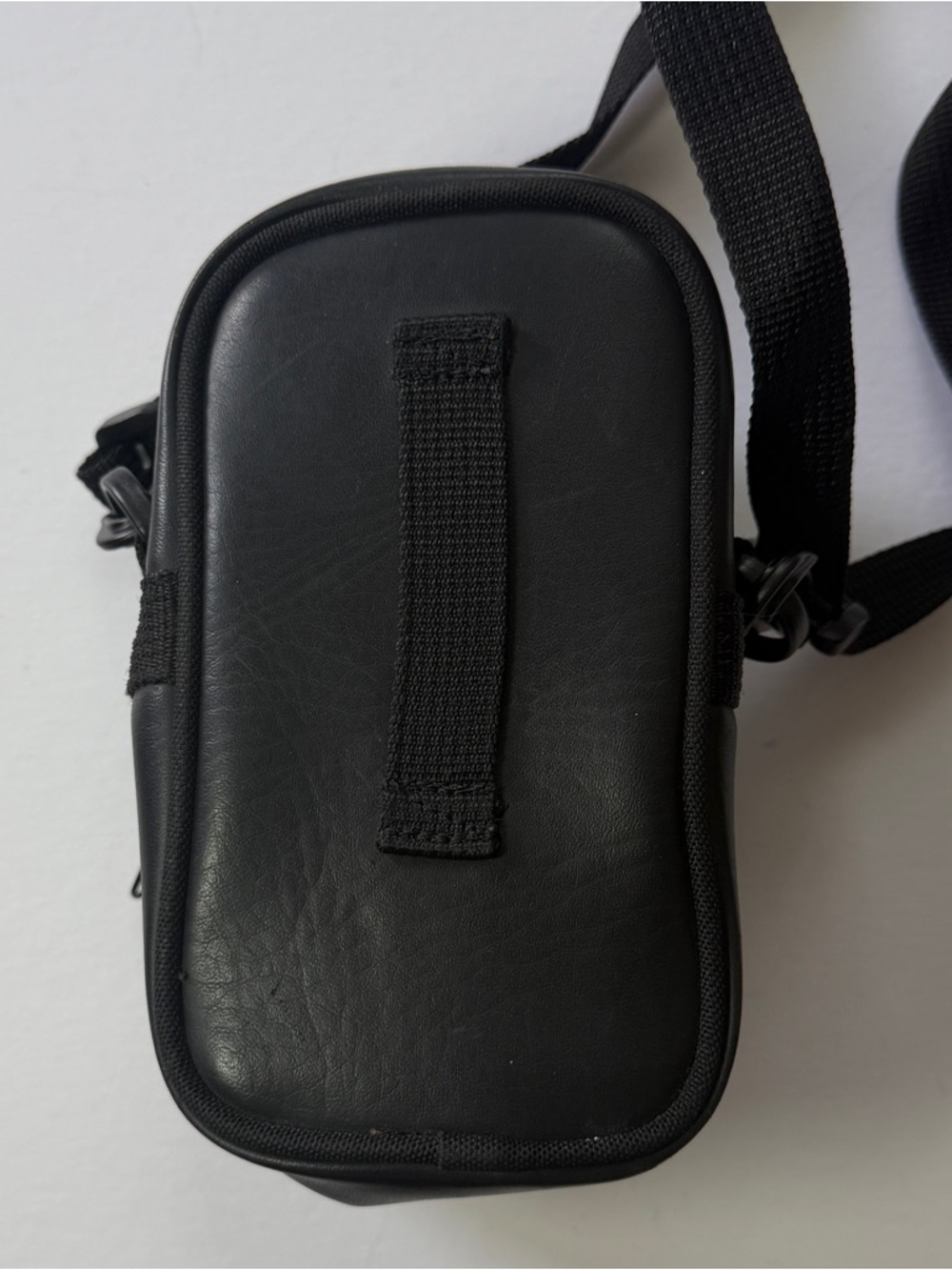 Nikon Black Small Crossbody Camera Pouch - Picture 2 of 7